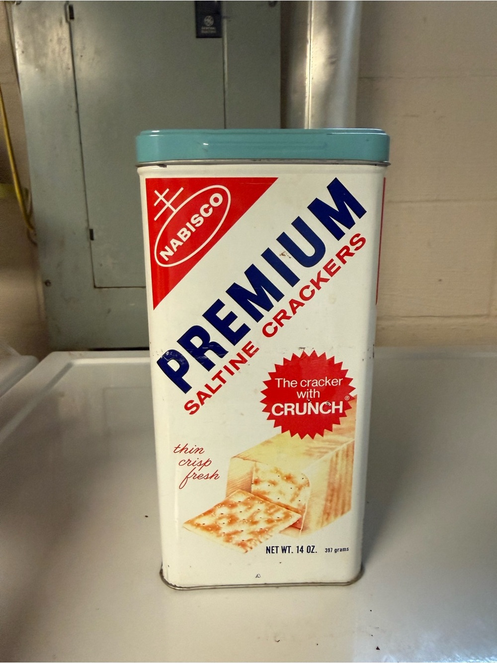 Nabisco Premium Saltine Crackers Tin - Advertising Tin Canister with Lid 1969